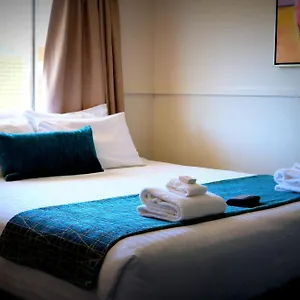 Motel The Commercial